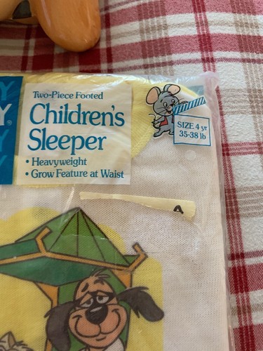 Hanna-barbera Sleeper Size 4 Years 35-38 Lb