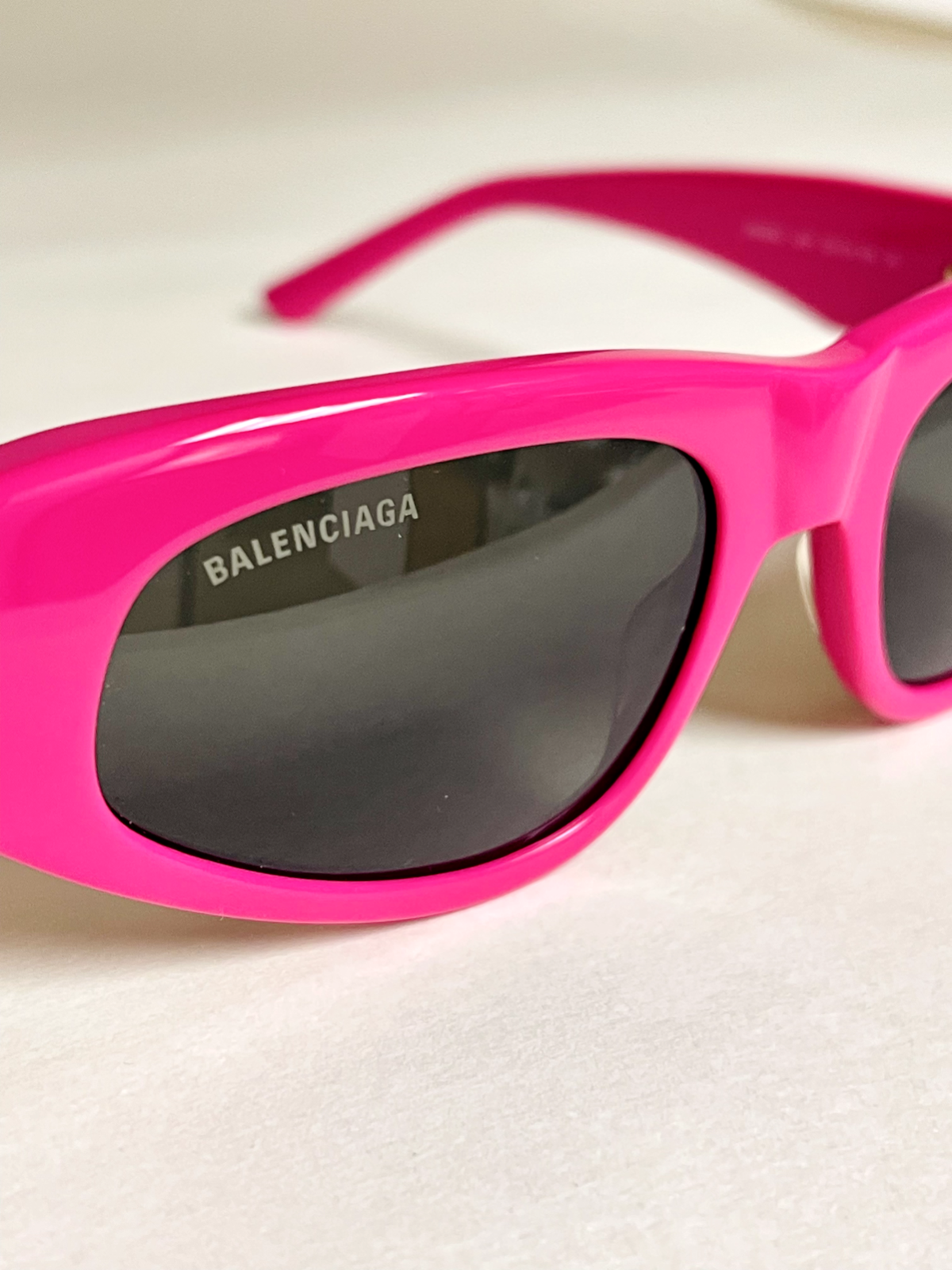 Gorgeous Balenciaga Fuchsia Cat Eye BB Logo Designer Sunglasses BB0095S Nwt Balenciaga Cat Eye-Frame Acetate Sunglasses at Amazon  main image 3