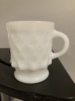 Vintage Fire King Kimberly Diamond Coffee Cup/Mug 8 oz White Milk Glass, good