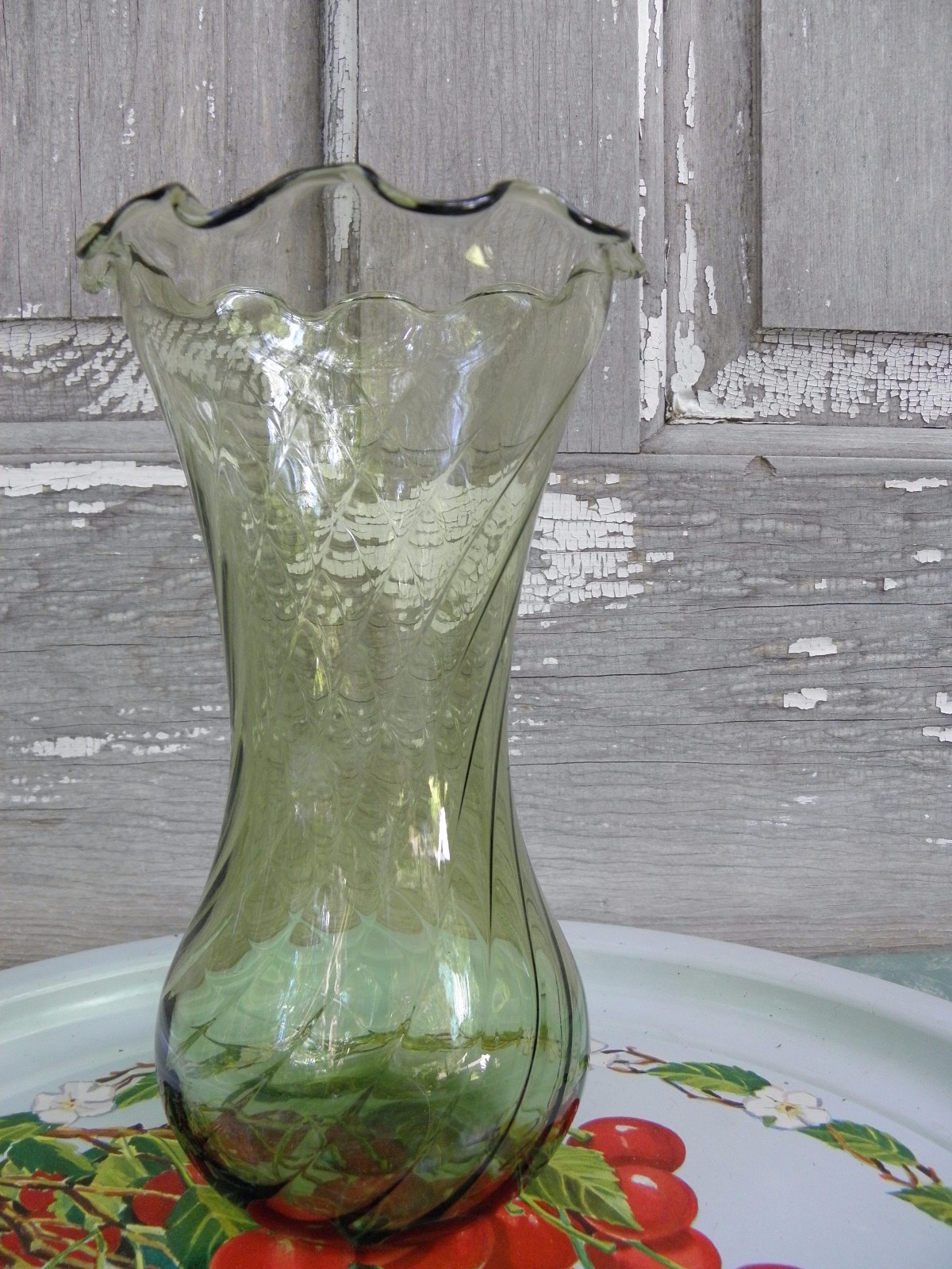 Vintage Green Ruffle Flower Vase 7