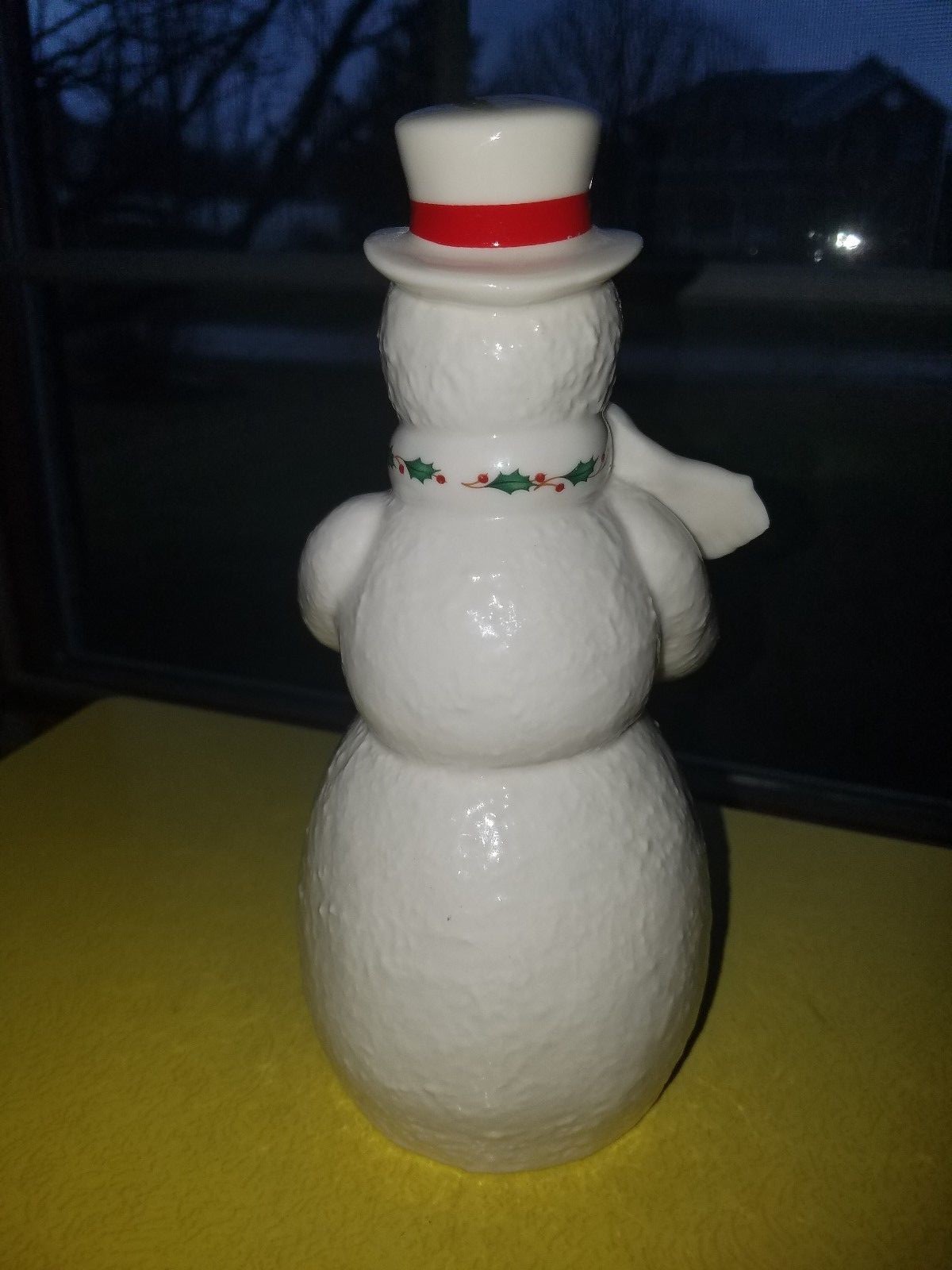 Lenox 2015 Porcelain Snowman Figure with Wreath 