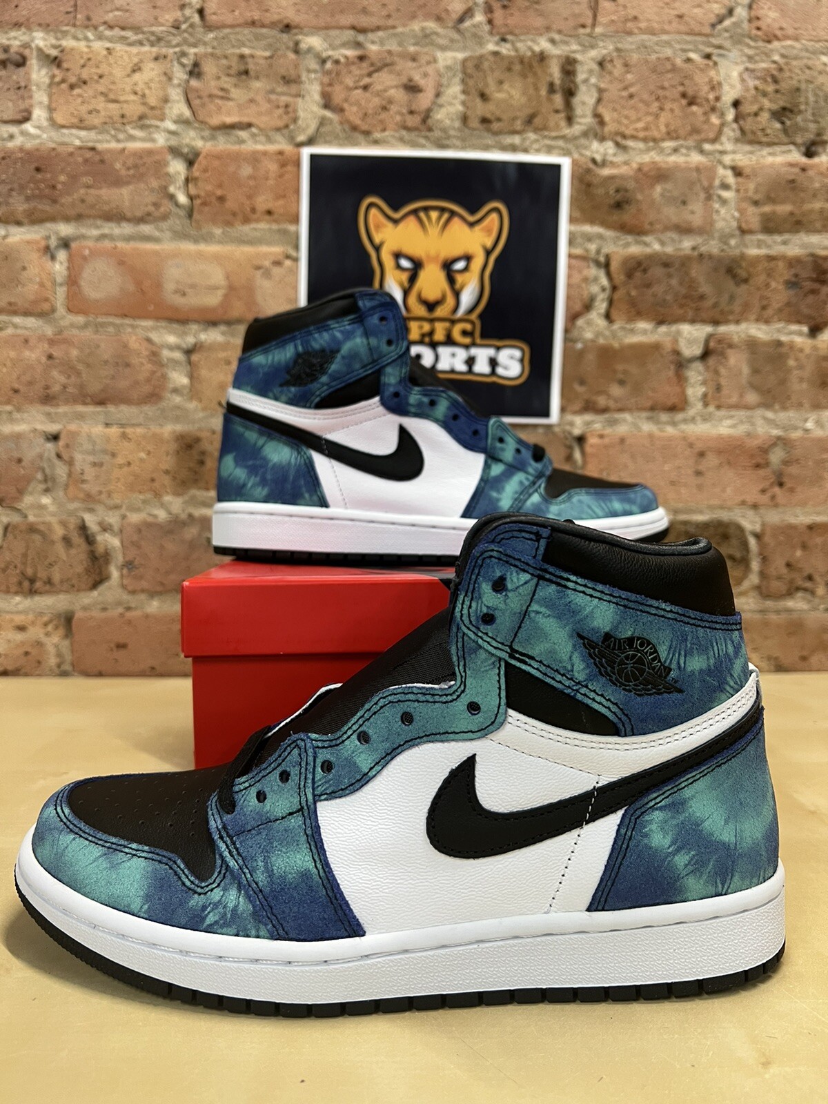 Nike Air Jordan 1 Retro High OG Tie Dye Aurora Green CD0461-100 WOMENS:  купить с доставкой из США, цена 28 360 руб - (334148518354)