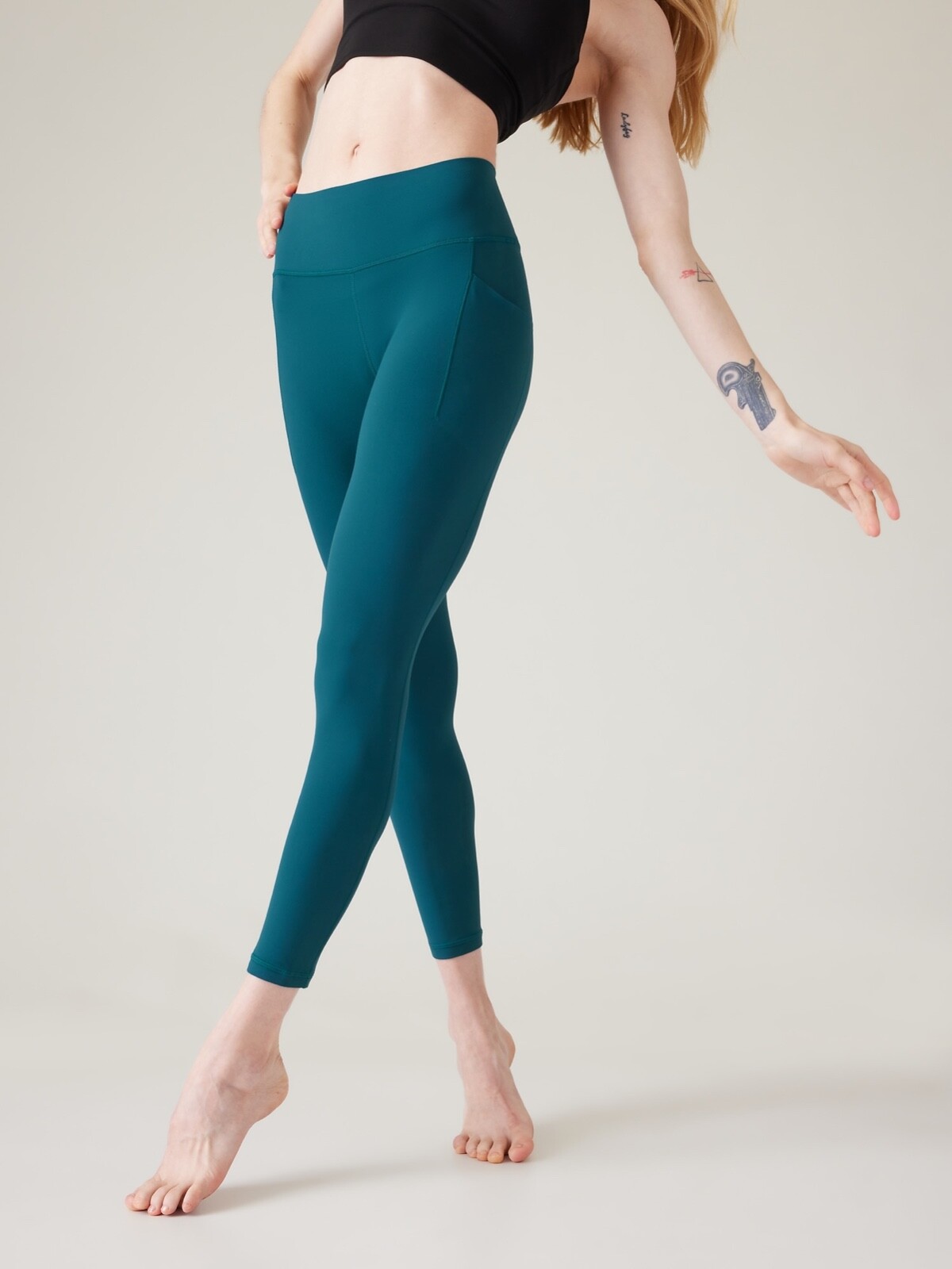 

Athleta Облегающие брюки Salutation Stash Pocket II 7/8 со средней посадкой, маленький размер | Синий #987241 НОВИНКА, Dark sardinia blue
