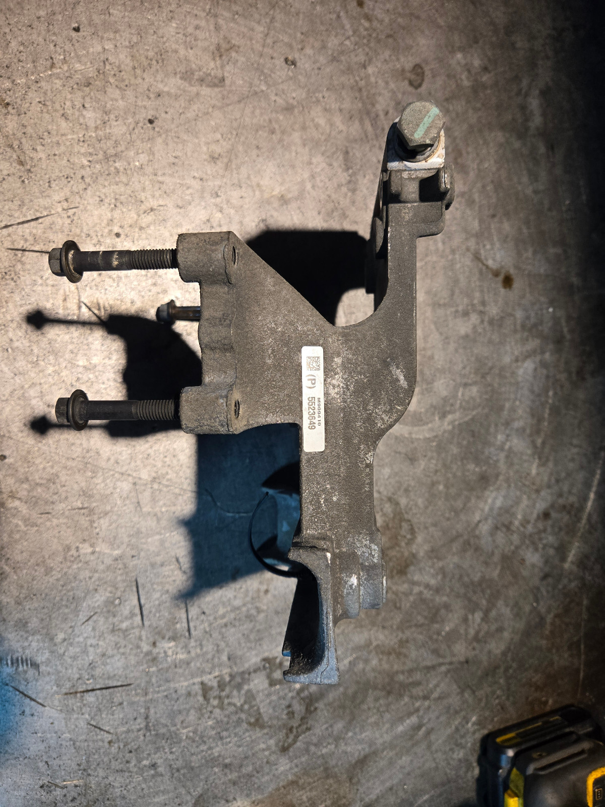 68444255AA 5523649 FUEL FILTER HOUSING BRACKET - Picture 7 of 8