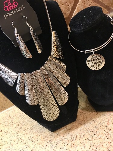 NWT Paparazzi “Untamed” Beautiful Silver Set With Charm Bracelet only $10