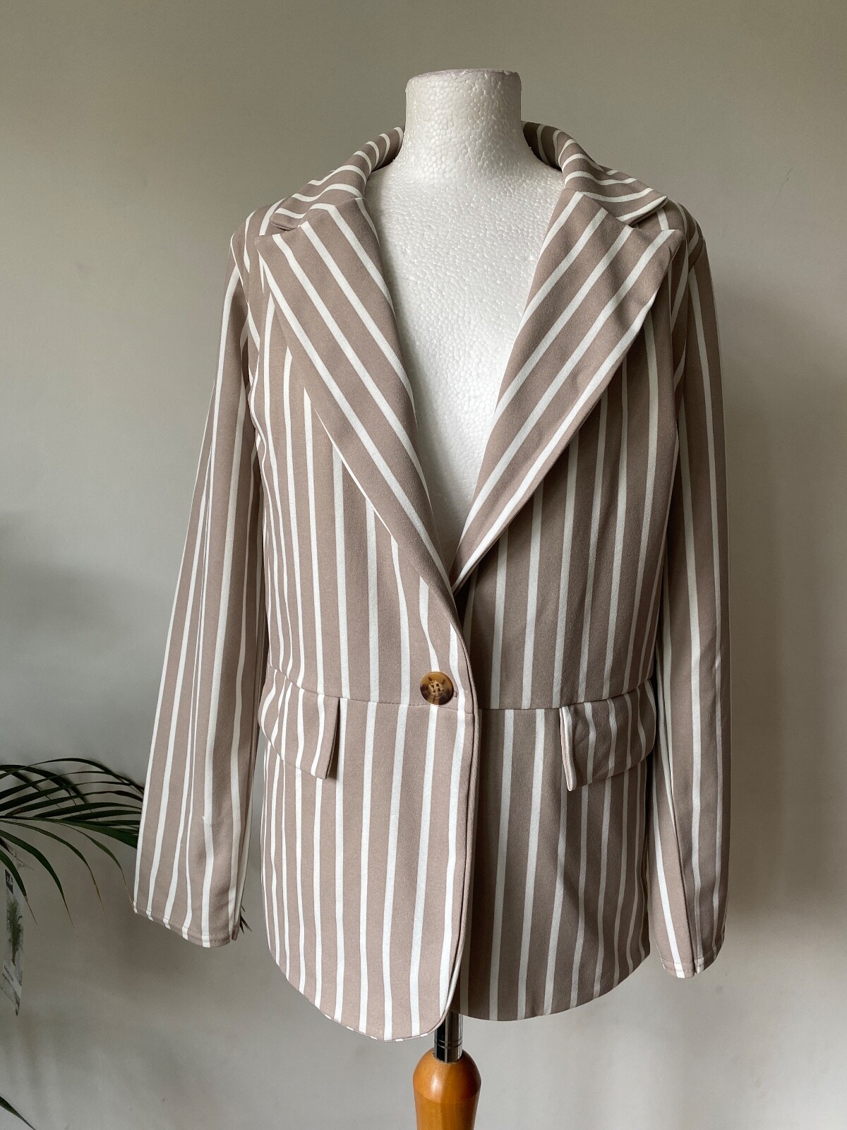 I Saw It First Pinstripe Oversized Longline Blazer Size 6 Stone - Picture 1 of 4