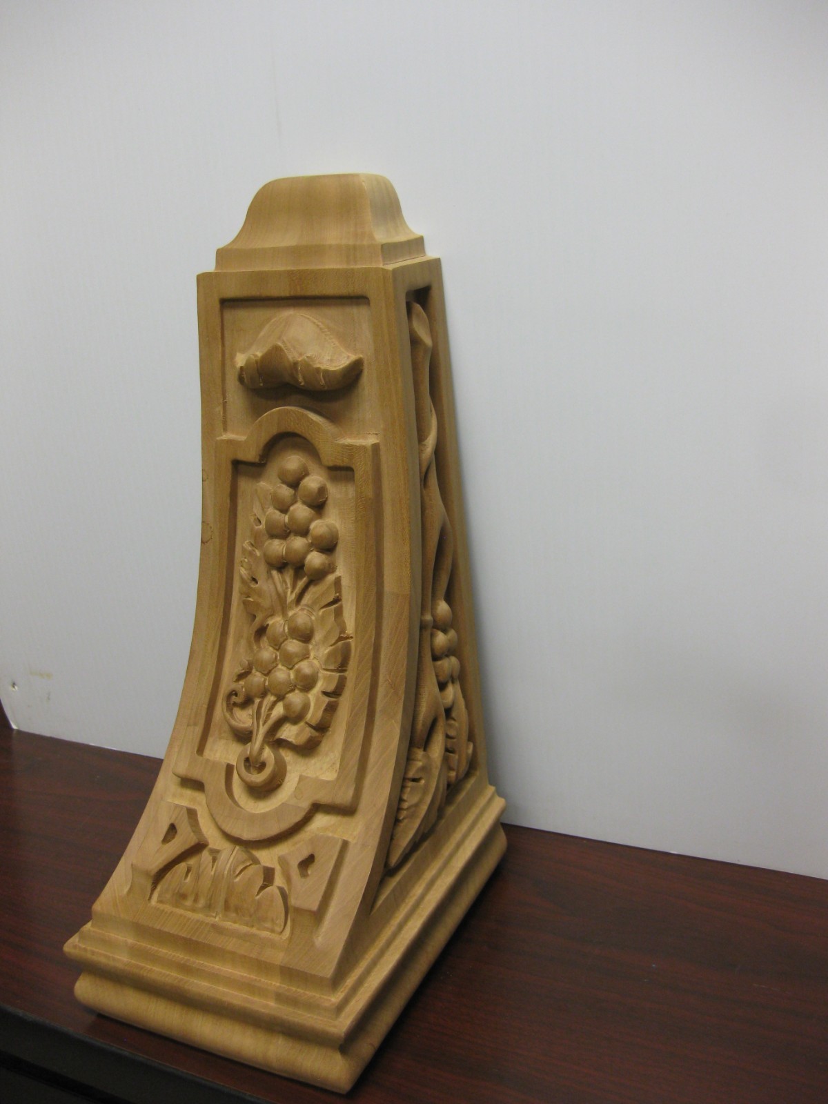 Enkeboll Designs Wooden Corbel with Grape Motif CBL-Y02C