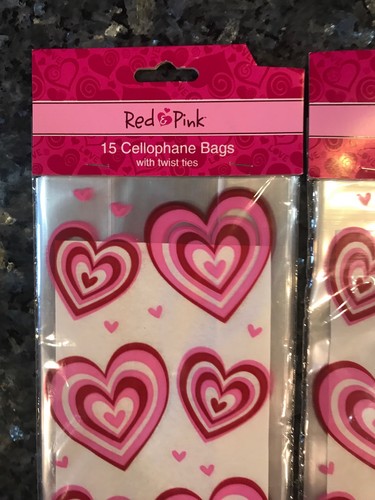 CVS 30 COUNT CELLOPHANE BAGS WITH TWIST TIES (CLEAR WITH HEARTS VALENTINE'S)