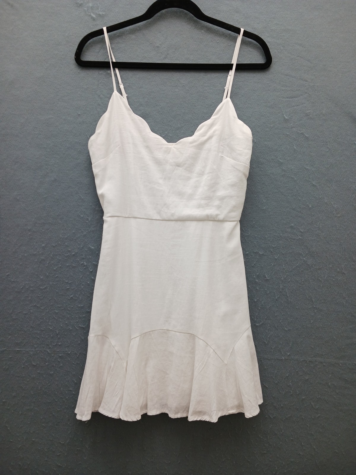 Altered State Women's Dress Size M White Rayon Blend Sleeveless Ruffle Hem