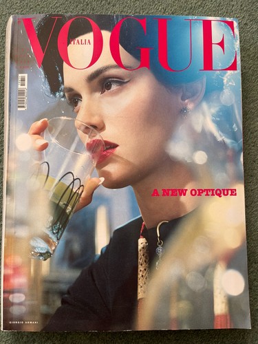 VOGUE ITALIA MAGAZINE October 2001 Amber Valletta by Steven