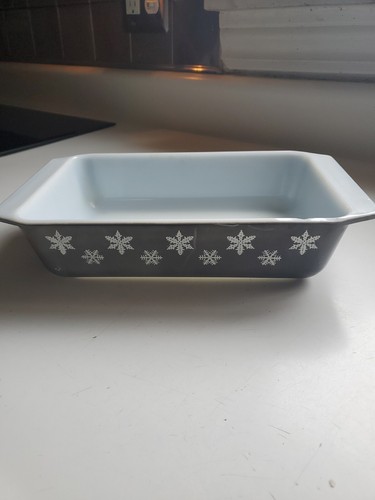 Vintage Pyrex Black And Snowflake 575-B Casserole 2 Quart