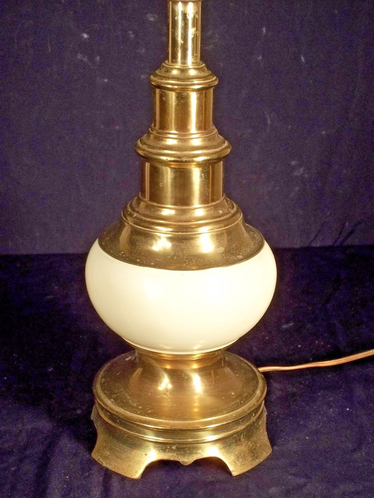 MID CENTURY ART MODERN BULBOUS TURNED BRASS LAMP ON FOOTED BASE