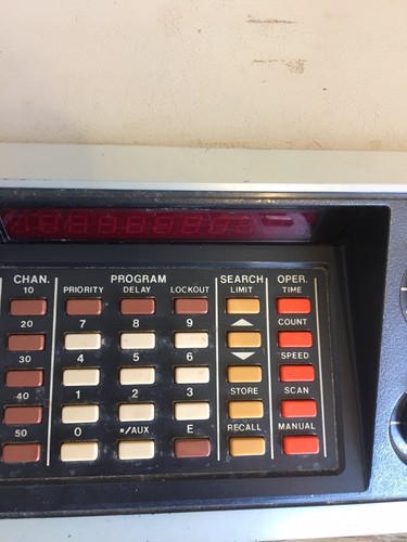 Bearcat BC-250 Scanner by Electra Company powers on