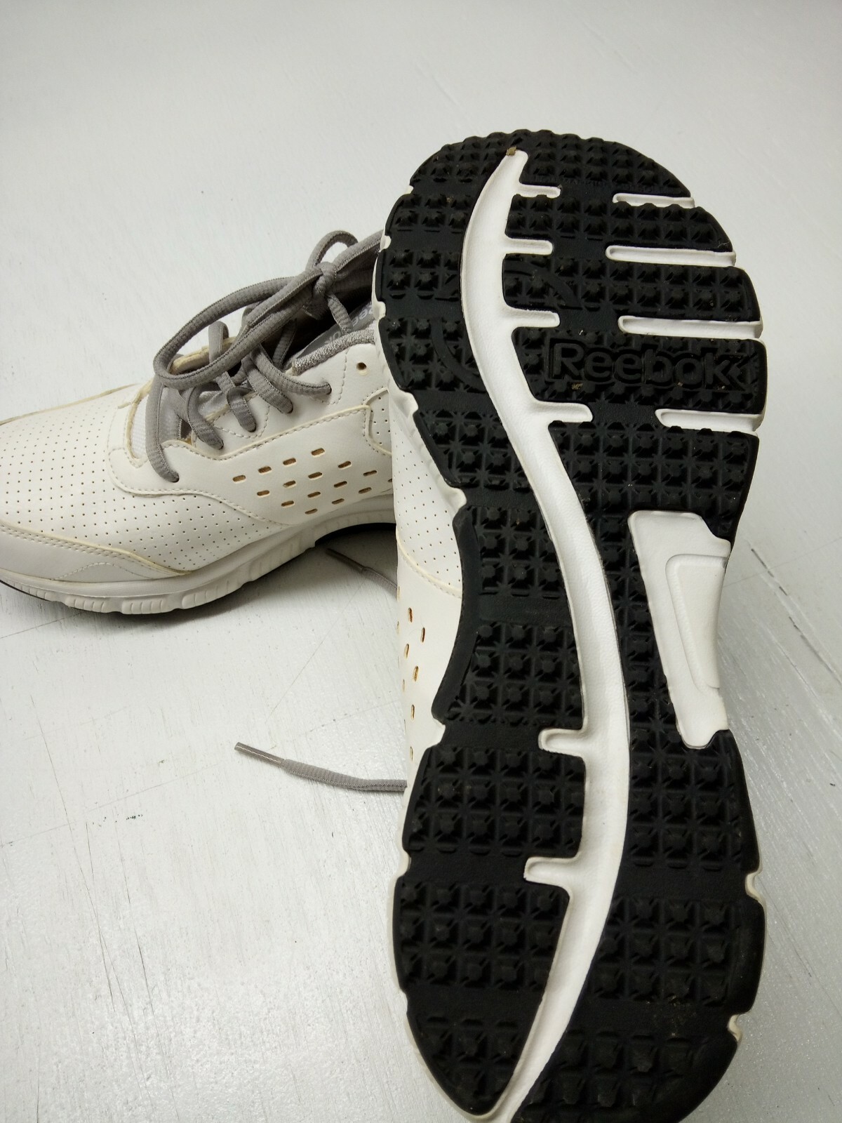 8% Off on Reebok Mens Classic 059503 White Versa Train Training Shoes  Sneakers Size 8: TrueGether.com