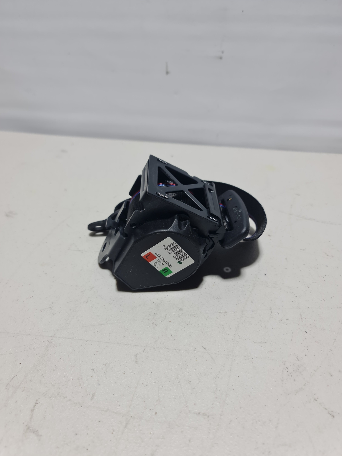 0 Seat BMW 4 F36 420d 2017 RHD Rear Left Belt 619185100E image 2