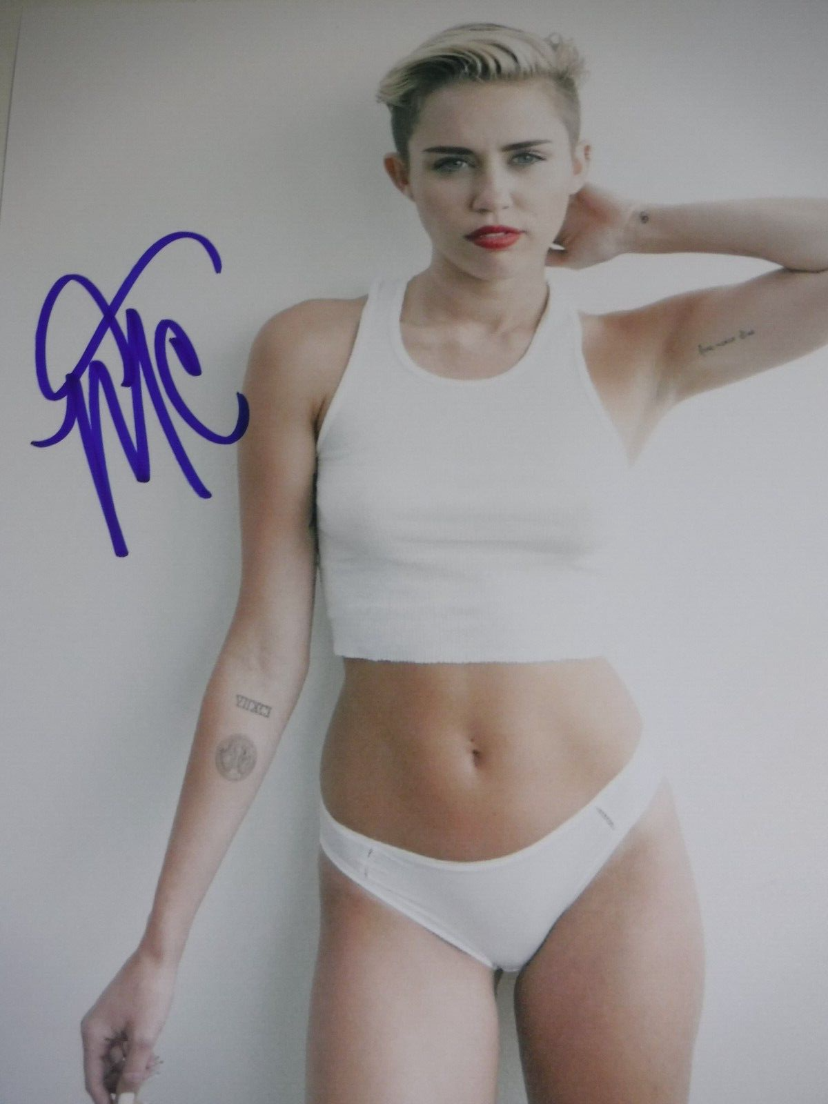 マイリー・サイラス直筆サイン入り写真 MILEY CYRUS SIGNED COLOR PHOTO | eBay