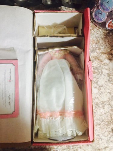 VINTAGE TREASURY COLLECTION PARADISE GALLERIES WEDDING PARTY PORCELAIN DOLL LOT