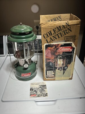 Vintage 1970 Green Coleman Lantern Model 220F 10/70 Untested W/ Box