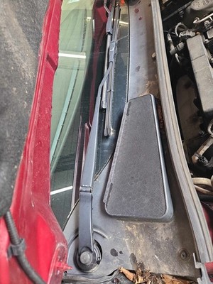Used Right Wiper Arm fits: FORD FOCUS 12 13 14 15 16 17 18
