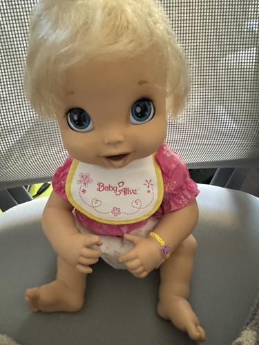 2006 Hasbro Soft Face Baby Alive Doll Fully Operational With Extra Diapers