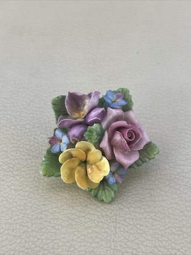 VINTAGE 50's D. SIMMILL Flower Pin Made In England Bone