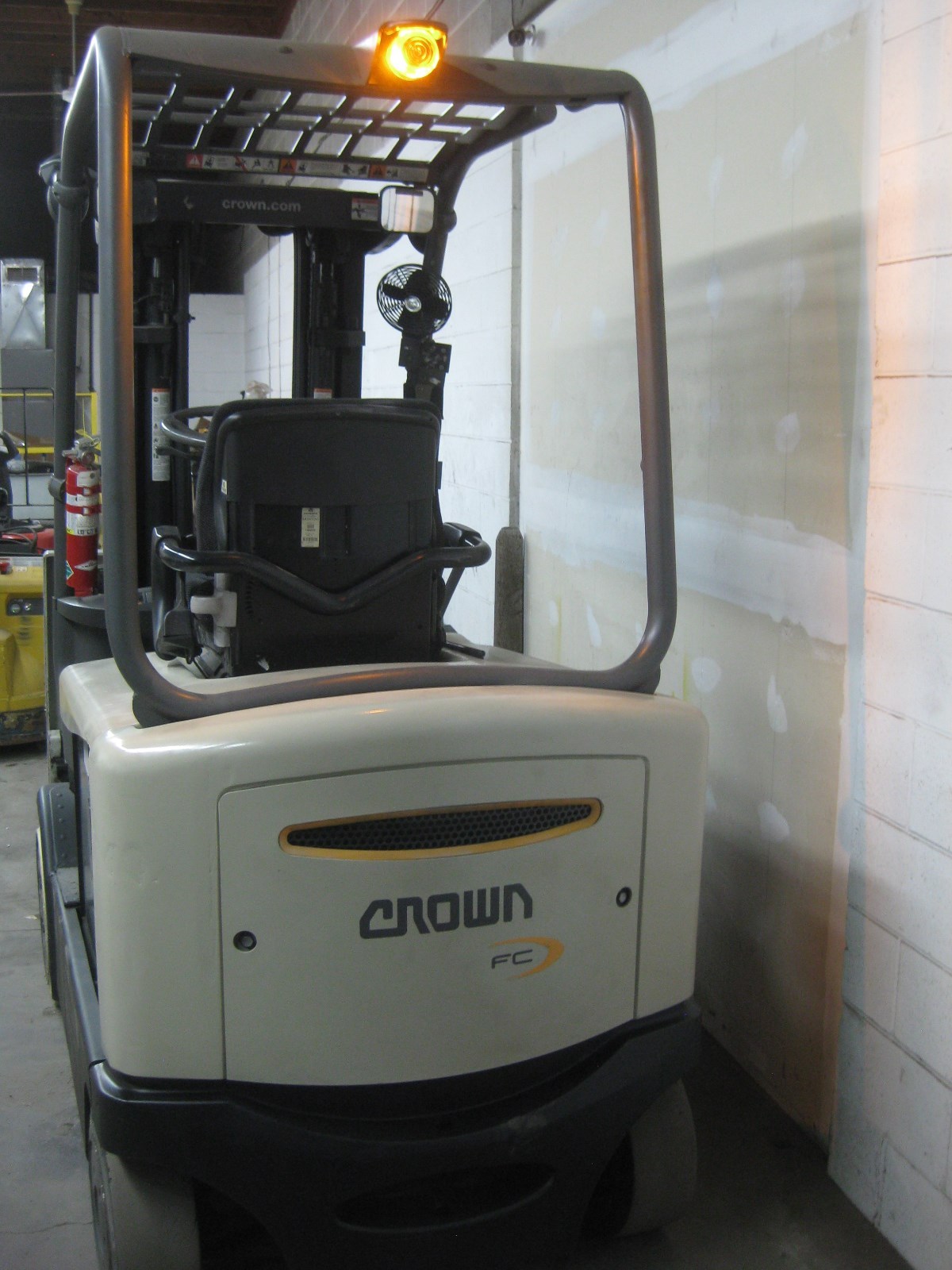 CROWN Electric FC4525-40 FORKLIFT - 4000 lb capacity -w/Cascade PushPull Attach