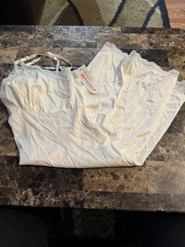VINTAGE J C PENNEY GAYMODE LINGERIE / FULL SLIP!  SIZE 38. WHITE.   NEW!