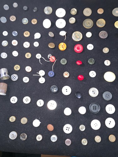 Mixed Lot Of 186 Vintage Sewing Buttons & 2 Thimbles