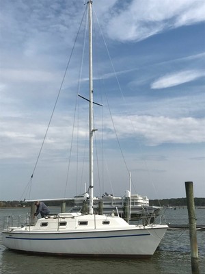1985 Sirius 28ft sail boat