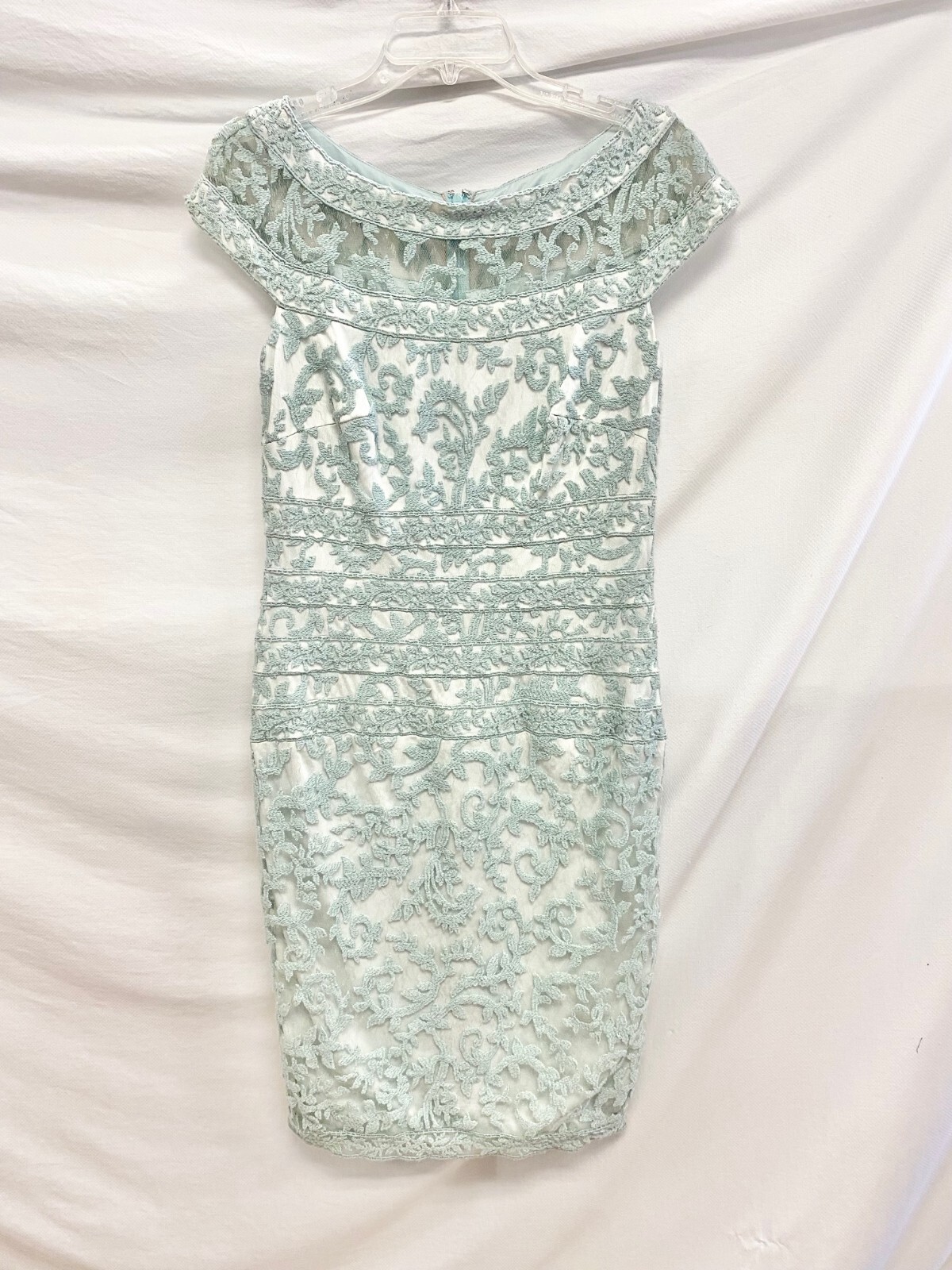 

TADASHI SHOJI Прозрачное кружевное платье цвета слоновой кости на подкладке с вышивкой и полосами,  размера США S, Зеленый