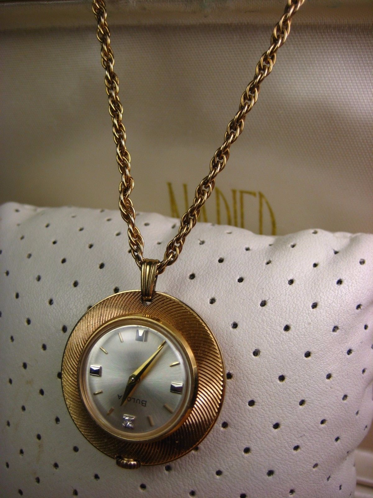 VINTAGE LADIES BULOVA GOLD FILLED PENDANT WATCH SWISS MADE kEEPS TIME 24