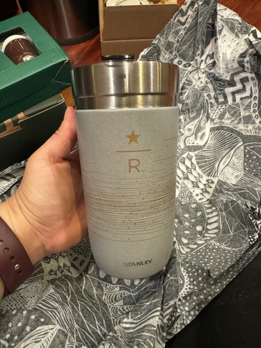 【韓国スタバ】Reserve★SS stanley gold tumbler 473ml Starbucks] SS Stanley Reserve Gold Tumbler 473ml Korea