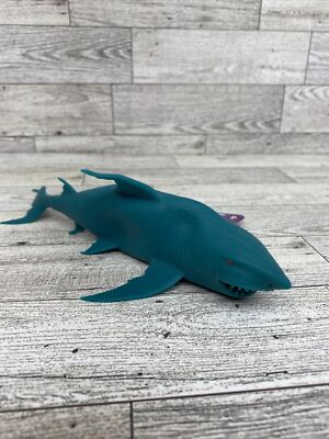 Ja-Ru JARU Life-Like Creatures Blue 9'' Shark Stretchable Rubber Squishy 77201