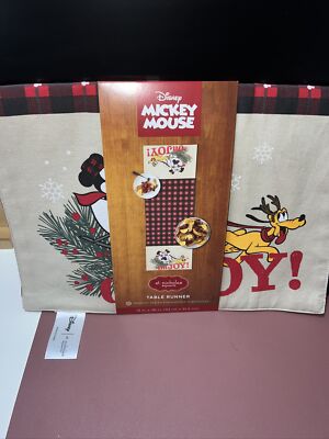 ST. NICHOLAS SQUARE DISNEY MICKEY MINNIE  Mouse Christmas TABLE RUNNER New 13 36