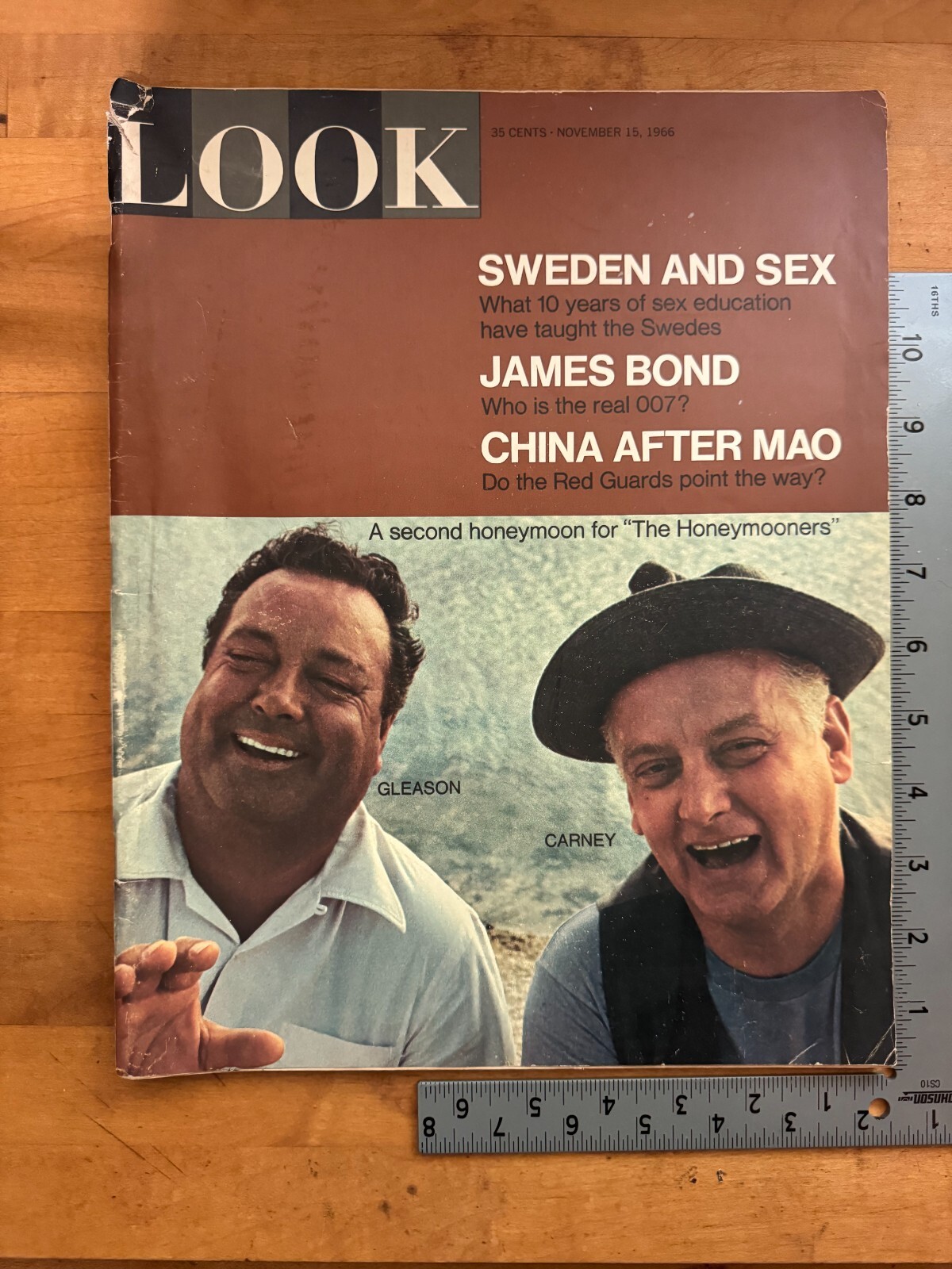 1966 Nov 15 LOOK Magazine VG 4.0 Honeymooners Gleason & Carney / James Bond
