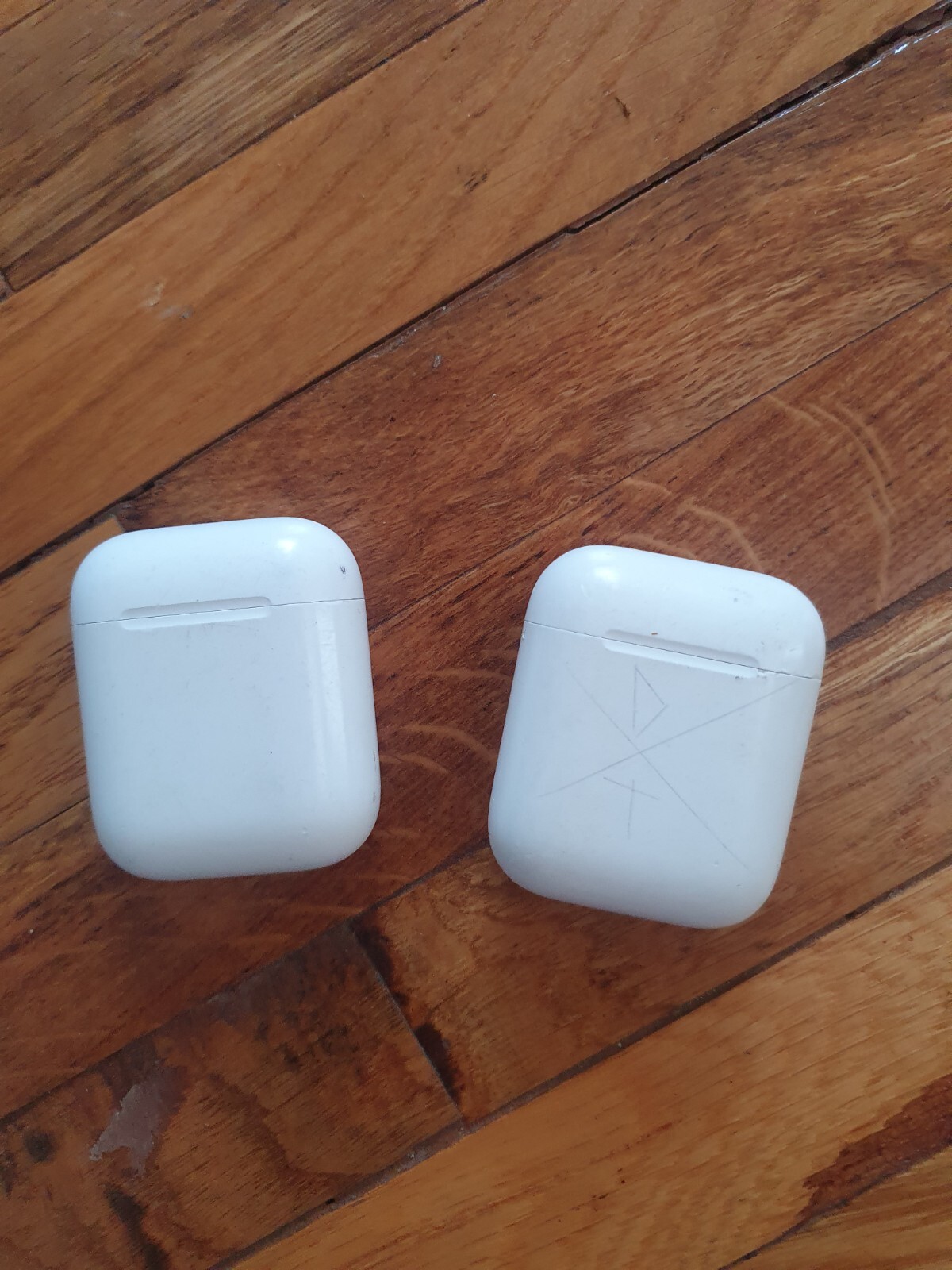 AirPods本体 第2世代ホワイト kanapeeen Amazon.co.jp: 【整備済み品】 Apple AirPods (第2世代) with