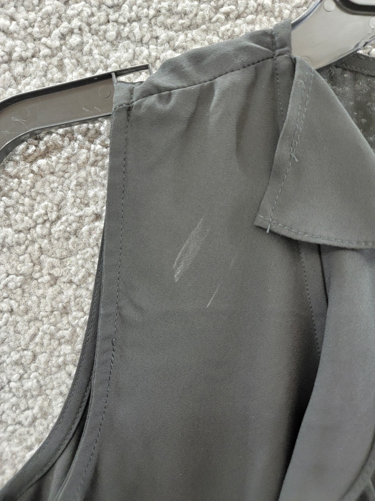 Vince Camuto Ruffle Blouse Women's XS Rich Black V-Neck Sleeveless Pullover - Picture 8 of 15