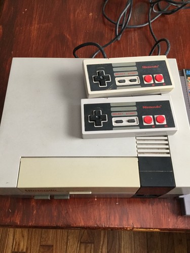 Nintendo NES console Bundle W/4 Games + 2 Controllers