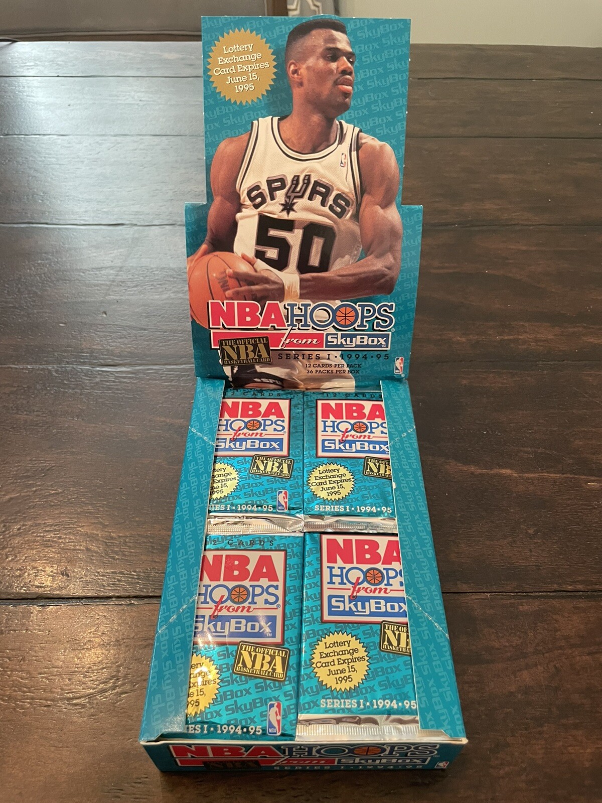 1) Sealed Pack 1994-95 SkyBox NBA Hoops Series 1 Basketball