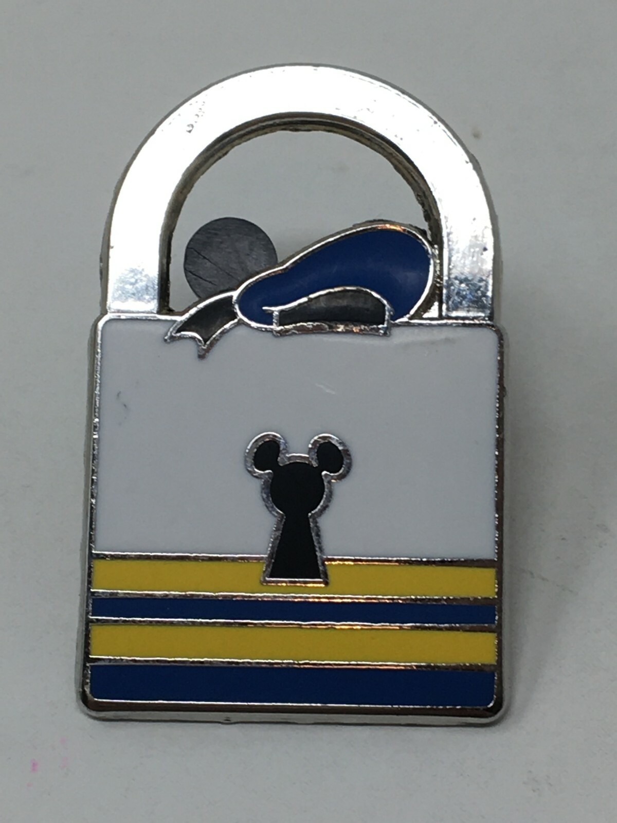 ドナルドダック PIN DISNEY 2013 Donald Duck Lock Key Limited Edition 97132