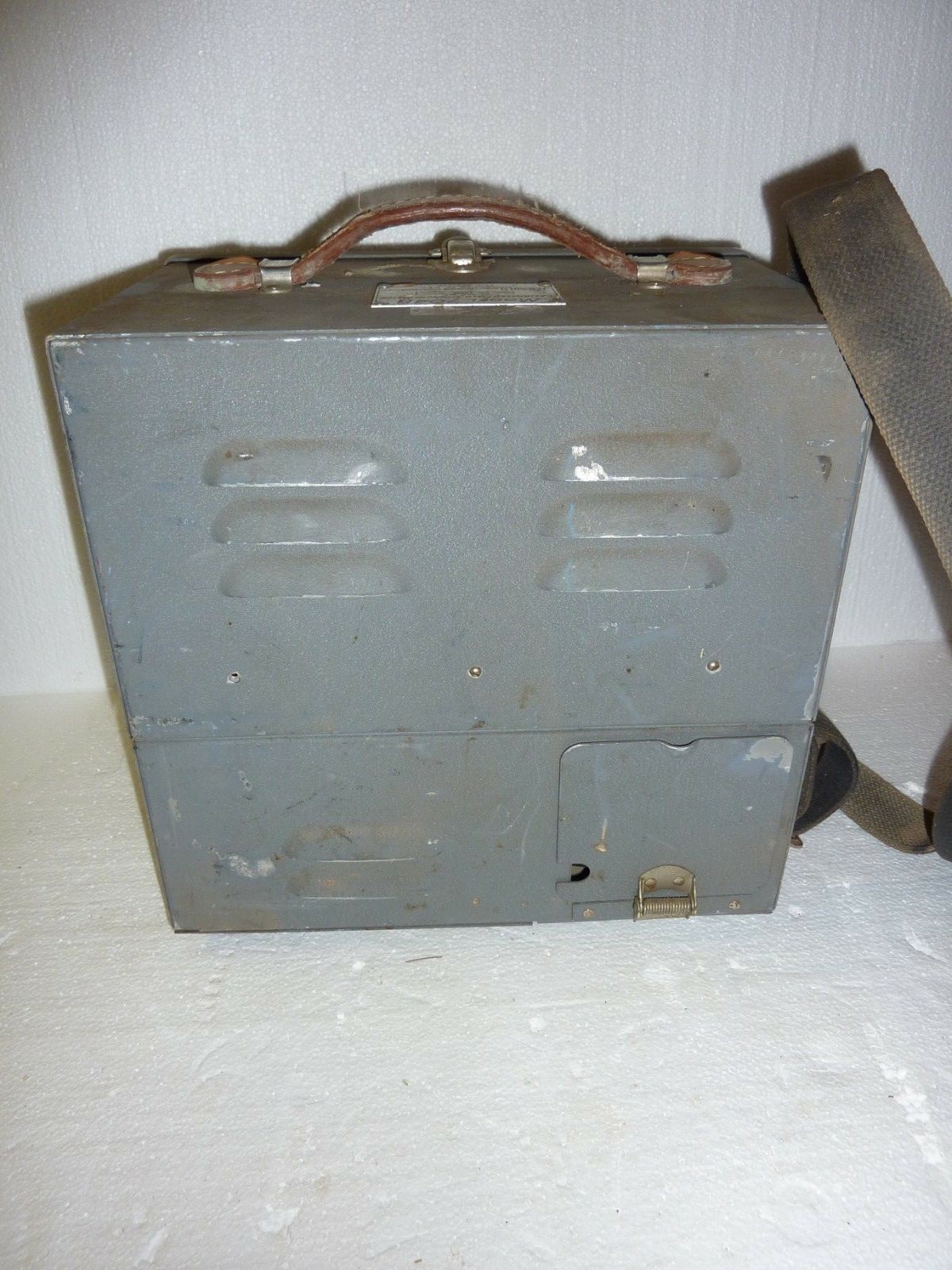 Vintage Jerrold Calibrated Field Strength Meter Model 704B Untested