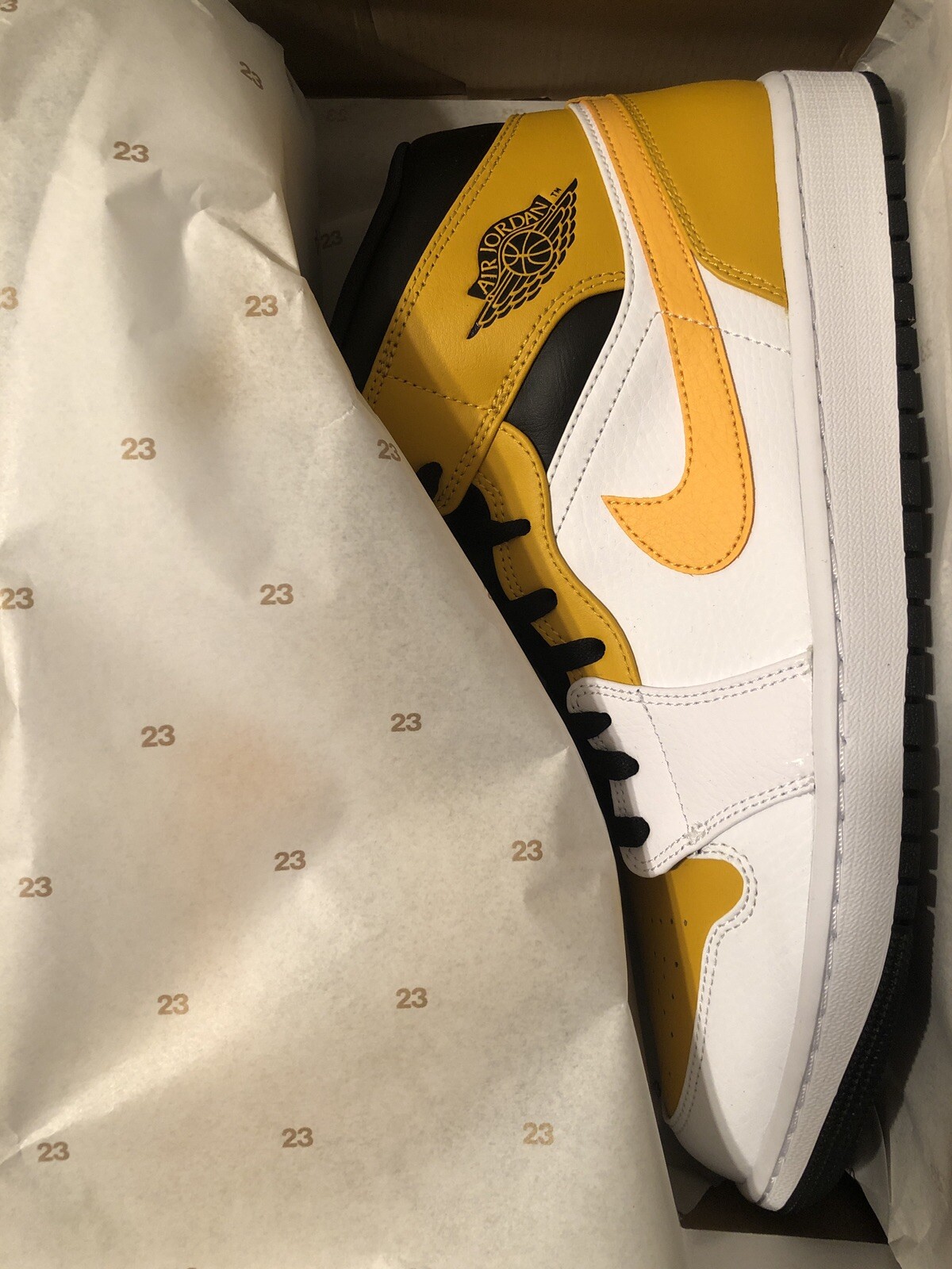 JORDAN 1 MID BASKETBALL SHOES WHITE 