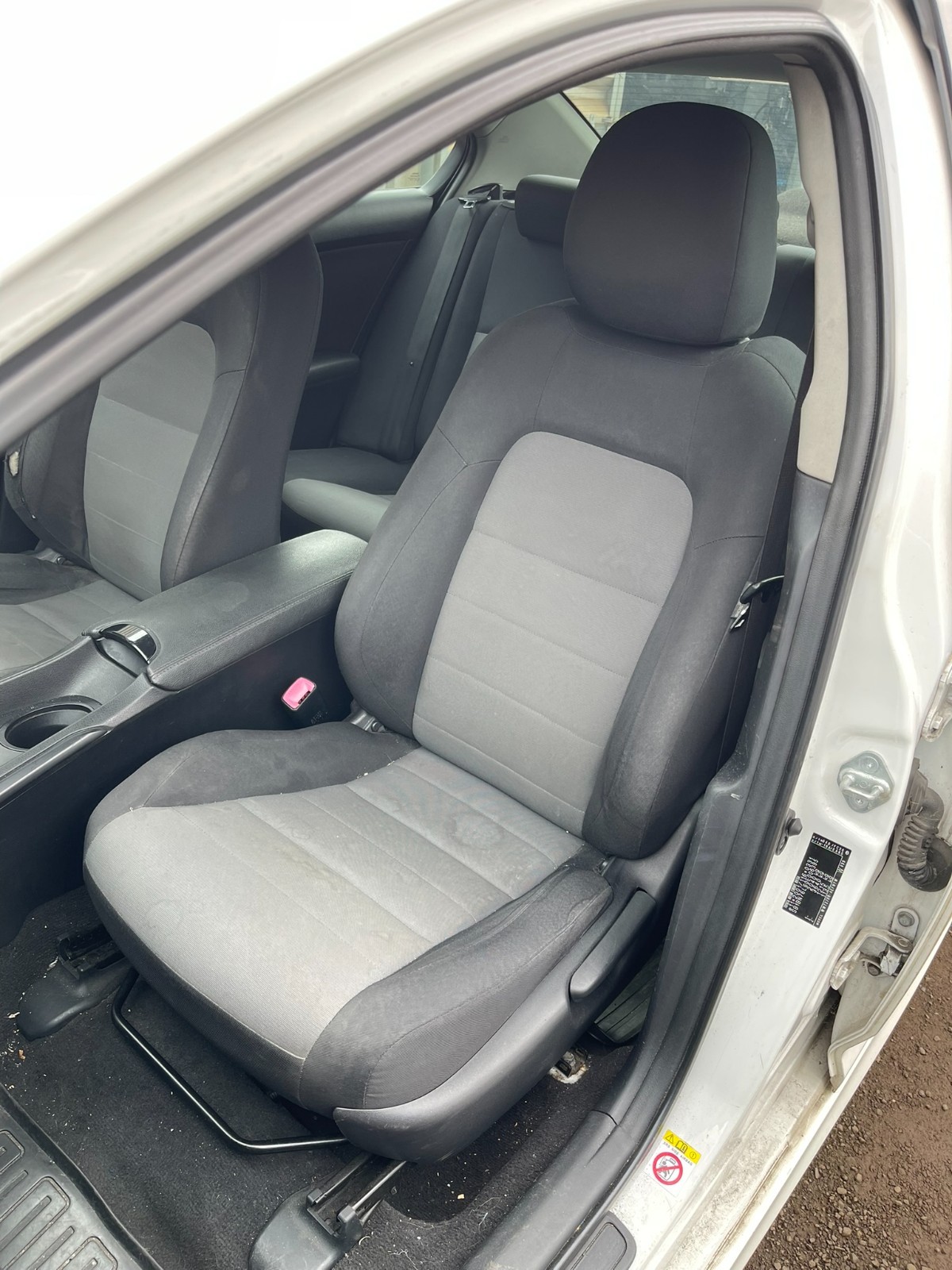 Toyota Avensis T27 MK3 2015 Saloon - Near Side Front Passenger's Car Seat