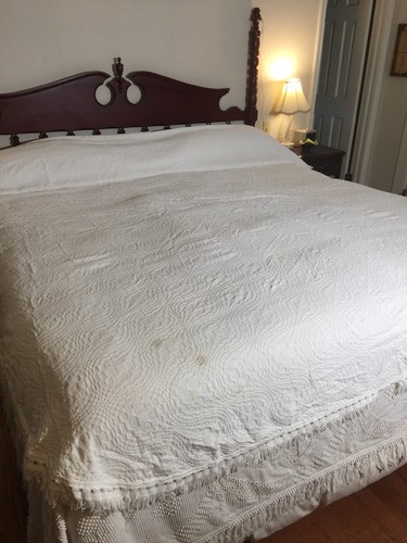 Morgan Jones White Full Cutter Bedspread