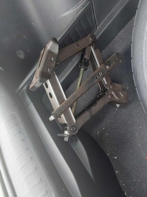 Used Floor Jack fits: 2019 Jeep Cherokee Jack Grade A