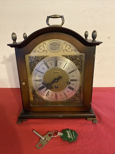 Vintage Bulova Tempus Fugit mantle clock, in beautiful condition.