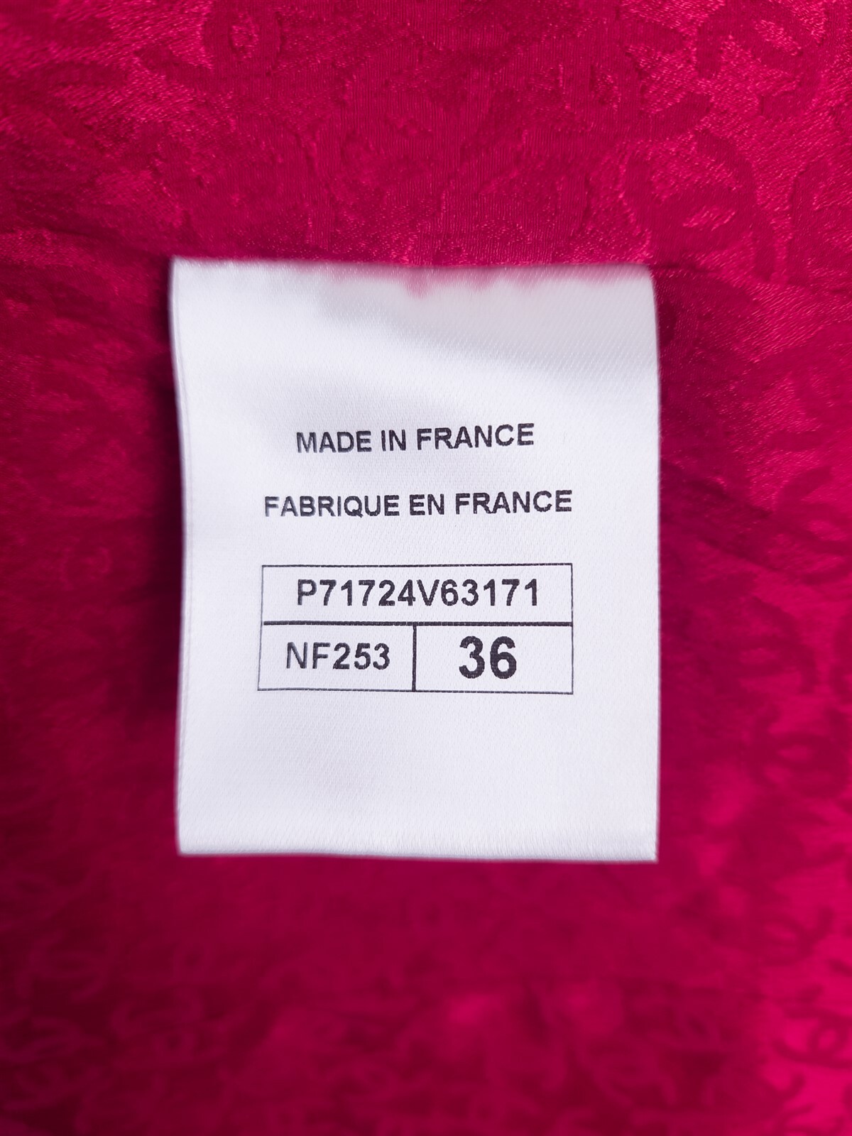 CHANEL Runway 2021 FR 36 US 4 Tweed Fuchsia Cropped Blazer Jacket P71724V63171
