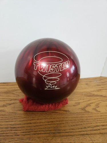 Brunswick Twister Great condition 15 lbs with Team Columbia 300 2 ball bag!