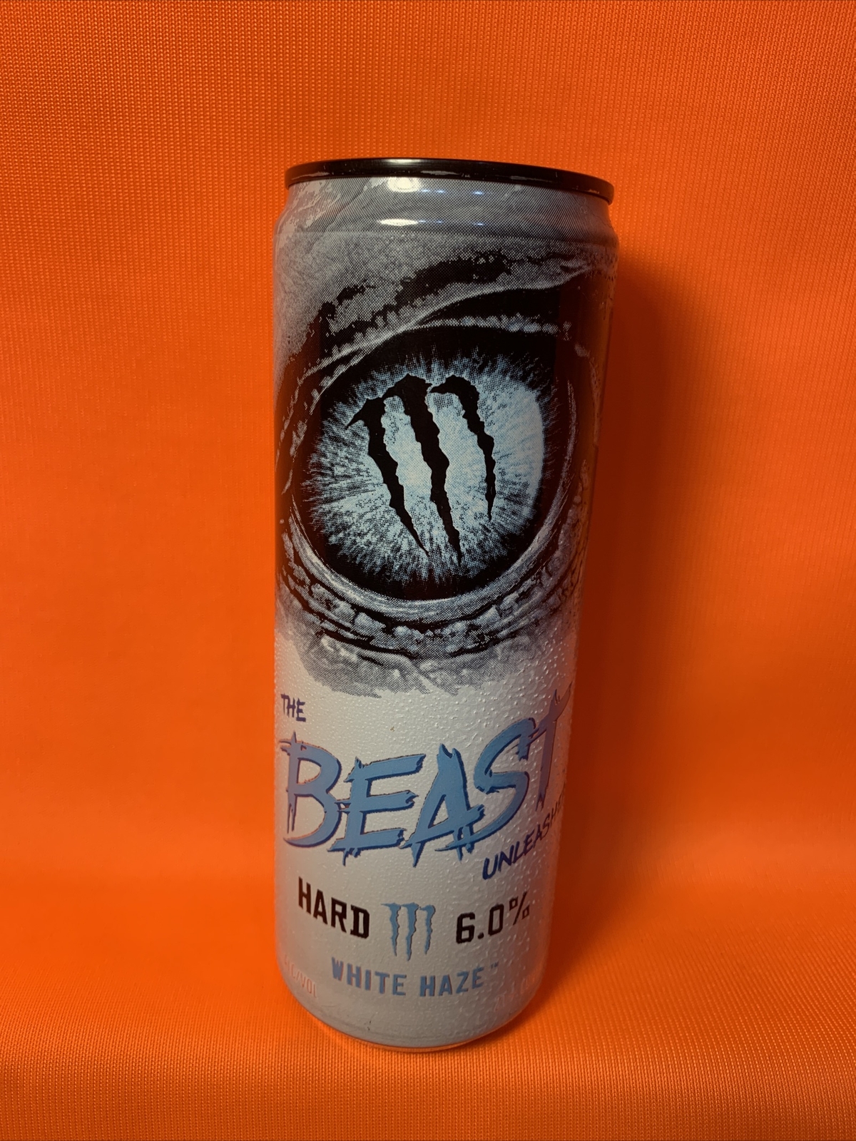 Энергетик алкогольный напиток. Beast энергетик. Монстер энергетик реклама. Monster energy beast. Банановый монстр энергетик.