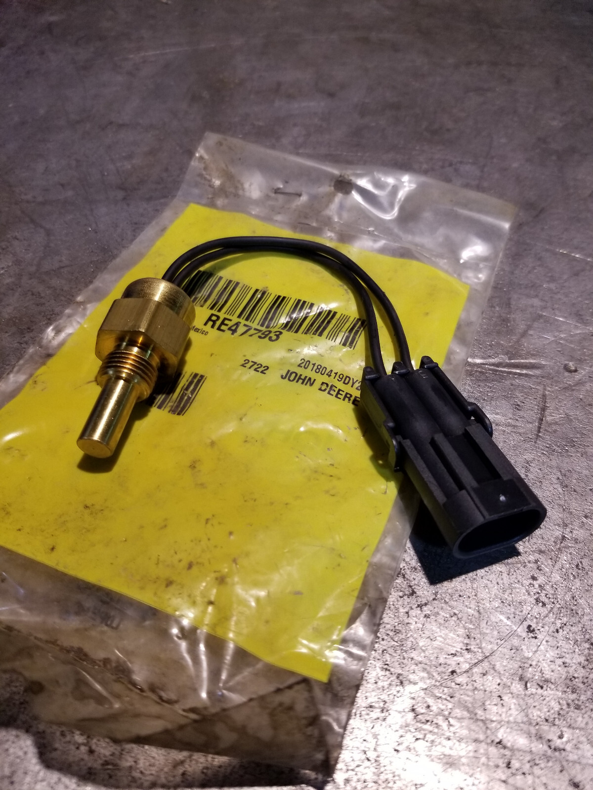 John Deere RE47793 COOLANT SENSOR - Picture 2 of 3